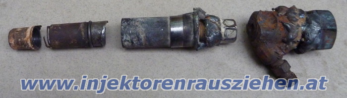 Injektor in Stucken herausnehmen aus Renault
                Trafic / Opel Vivaro 2010-2014